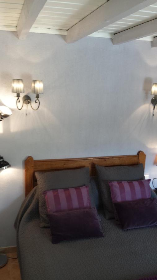 Mas Dansavan Chambres D'Hotes Oppède Esterno foto