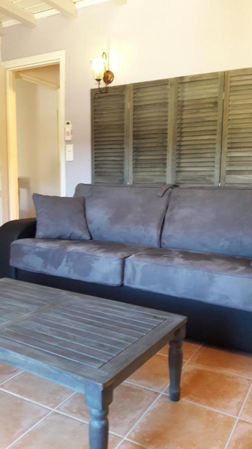 Mas Dansavan Chambres D'Hotes Oppède Esterno foto